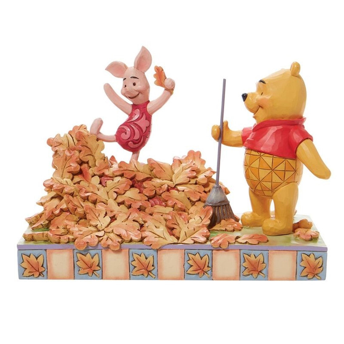 Figura Enesco Disney Winnie the Pooh y Piglet Recogiendo Hojas de Otoño